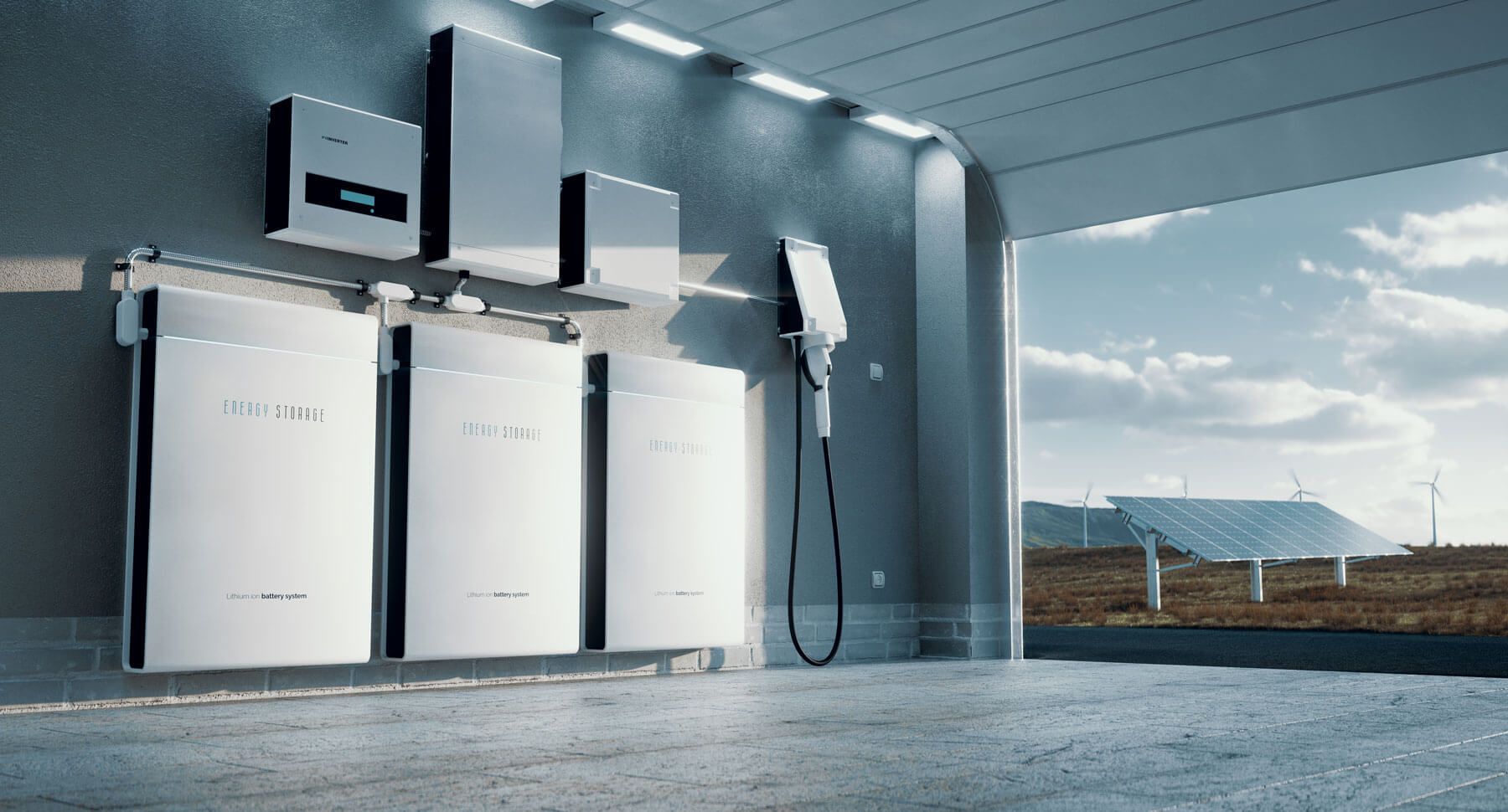 Energiespeicherbatterien mit Wechselrichter und Ladegerät für Elektrofahrzeuge, Sonnenkollektoren und Windkraftanlagen im Hintergrund.